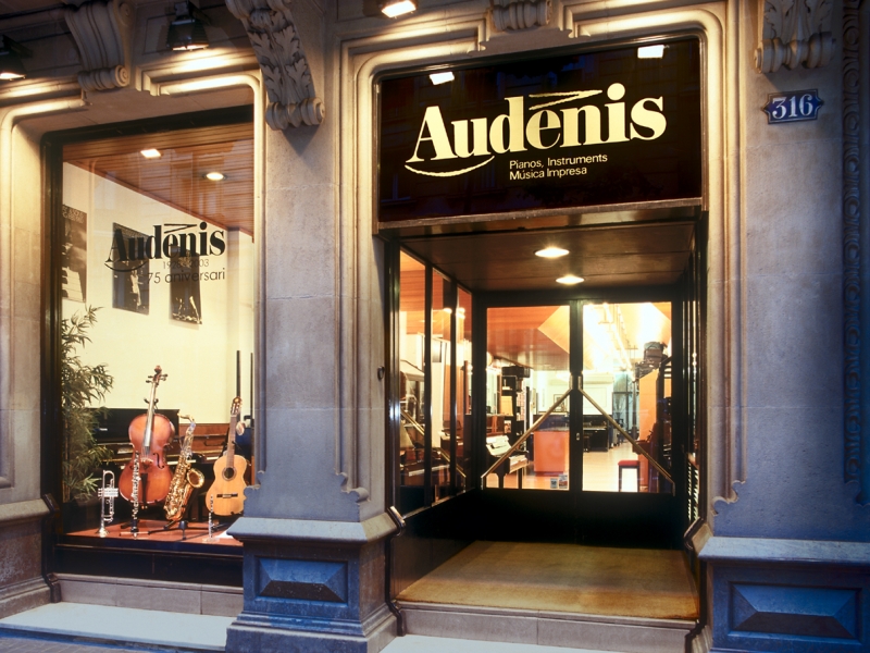 Audenis, una botiga dinstruments i llibreria musical nica